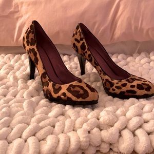 Nine West Luxuriously soft leopard heels!!